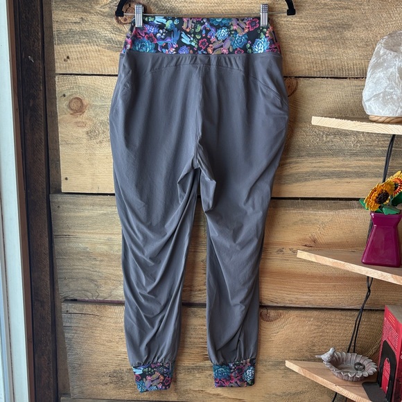 Youer Follow Through Pants - Picture 7 of 7